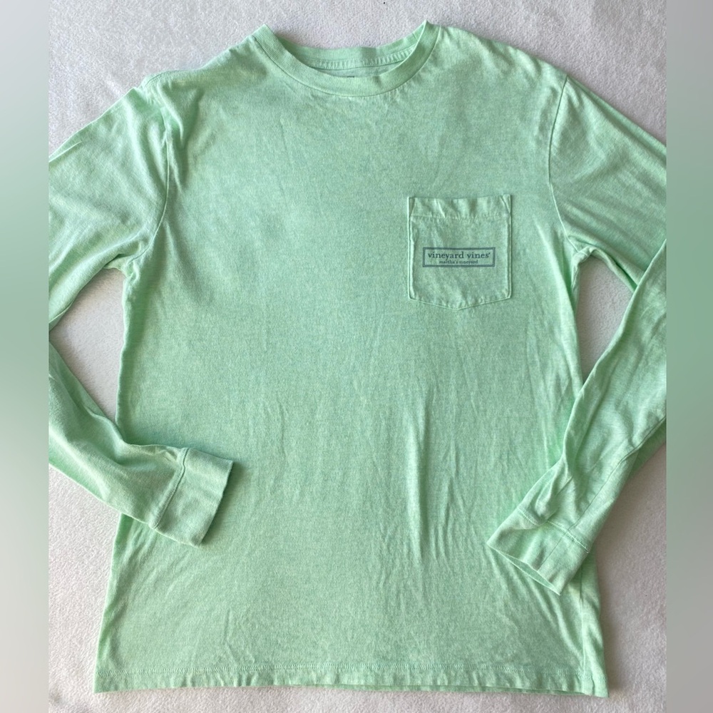 Vineyard Vines Men’s XS long sleeve light green T shirt “Martha’s Vineyard”